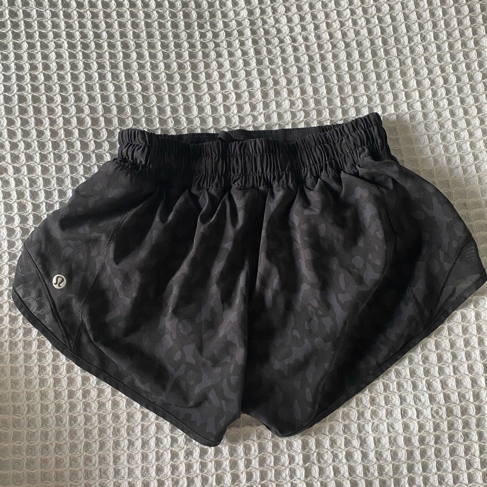 Lululemon Hotty Hot 2.5 inch Black Cheetah print short